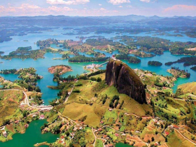Shared Tour of the Peñol de Guatapé